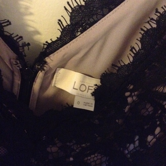 LOFT V-neck Lace LBD. - Picture 4 of 8